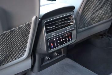 Audi Q8 50 TDI — photo 20