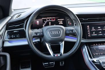 Audi Q8 50 TDI — photo 22