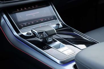 Audi Q8 50 TDI — photo 27