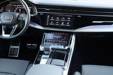 Audi Q8 50 TDI — photo 29