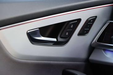 Audi Q8 50 TDI — photo 30