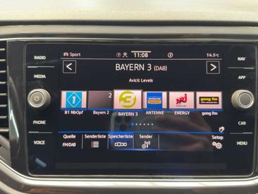 Volkswagen T-Roc 1.5 TSI — photo 12
