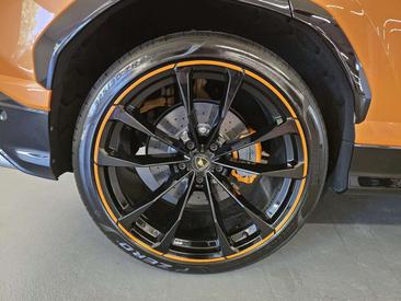 Lamborghini Urus — photo 9