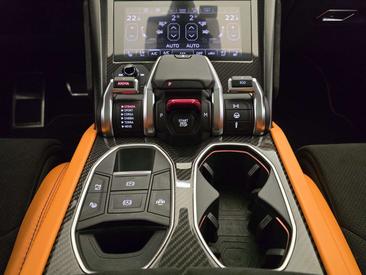 Lamborghini Urus — photo 19