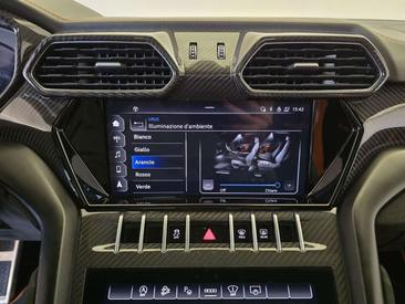 Lamborghini Urus — photo 39