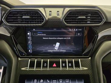 Lamborghini Urus — photo 40