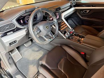 Lamborghini Urus — photo 18