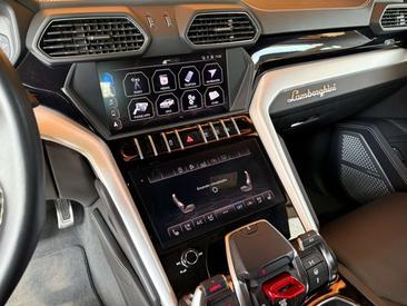 Lamborghini Urus — photo 22
