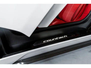 Lamborghini Few Off Countach LPI 800-4 — photo 13