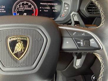 Lamborghini Urus — photo 27