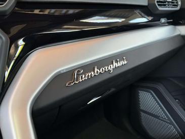 Lamborghini Urus — photo 29