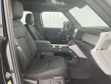 Land Rover Defender 110 D250 — photo 6