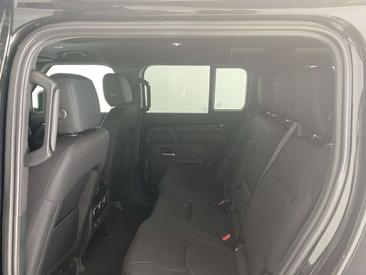 Land Rover Defender 110 D250 — photo 7