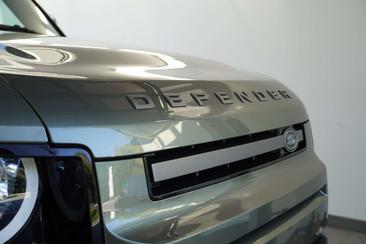 Land Rover Defender 110 P400e — photo 6
