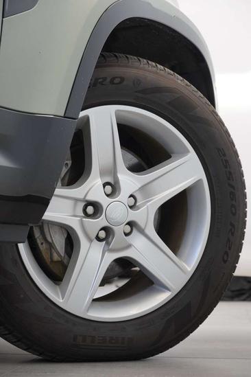 Land Rover Defender 110 P400e — photo 12