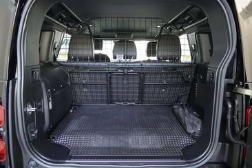 Land Rover Defender 110 P400e — photo 14