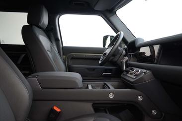 Land Rover Defender 110 P400e — photo 21