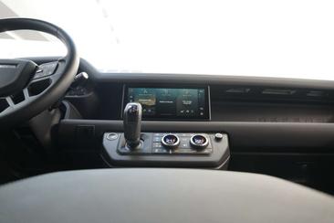 Land Rover Defender 110 P400e — photo 27