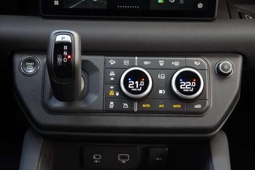 Land Rover Defender 110 P400e — photo 30