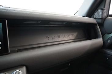 Land Rover Defender 110 P400e — photo 35