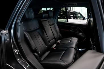 Land Rover Range Rover P550e — photo 12