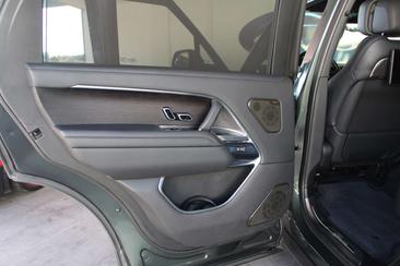 Land Rover Range Rover P460e — photo 10