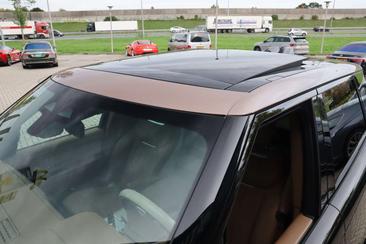Land Rover Range Rover P550e — photo 12
