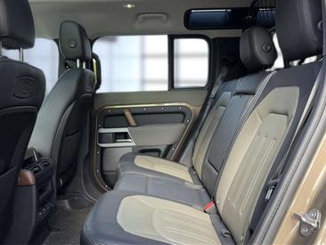 Land Rover Defender 110 D250 — photo 9