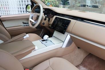 Land Rover Range Rover P550e — photo 14
