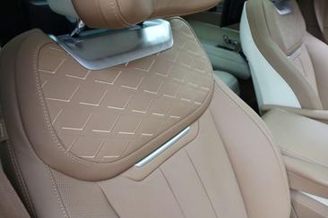 Land Rover Range Rover P550e — photo 15
