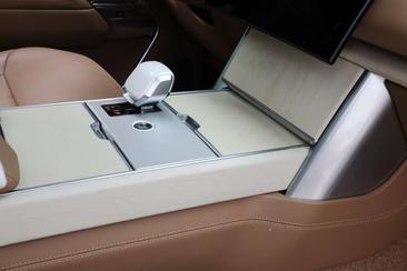 Land Rover Range Rover P550e — photo 16