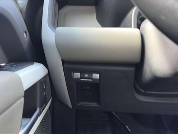 Land Rover Defender 110 D250 — photo 13