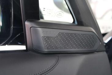 Land Rover Range Rover P460e — photo 17