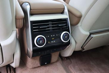 Land Rover Range Rover P550e — photo 21