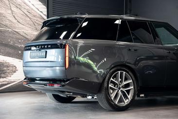 Land Rover Range Rover P550e — photo 19