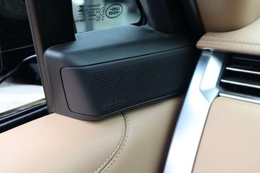 Land Rover Range Rover P550e — photo 25