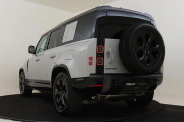 Land Rover Defender 110 P300e — photo 4
