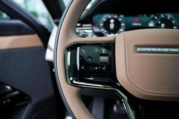 Land Rover Range Rover Sport P550e — photo 11