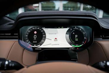 Land Rover Range Rover Sport P550e — photo 13