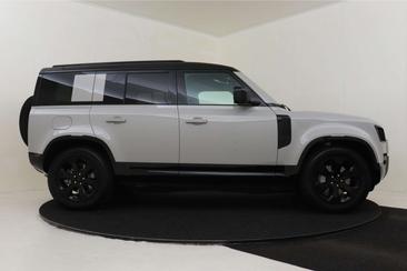 Land Rover Defender 110 P300e — photo 12