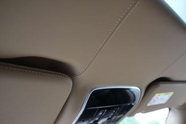 Land Rover Range Rover P550e — photo 36