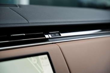 Land Rover Range Rover Sport P550e — photo 18