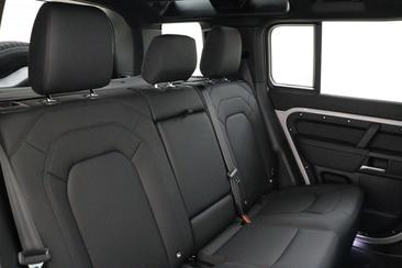Land Rover Defender 110 P300e — photo 13