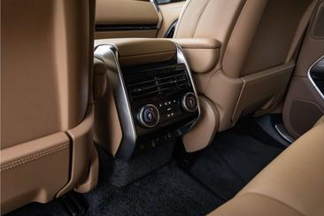 Land Rover Range Rover P550e — photo 8