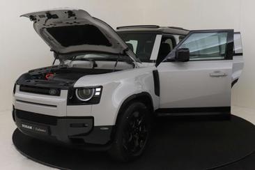 Land Rover Defender 110 P300e — photo 16