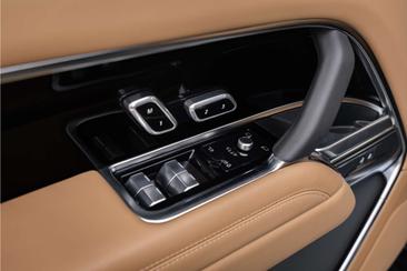 Land Rover Range Rover P550e — photo 11