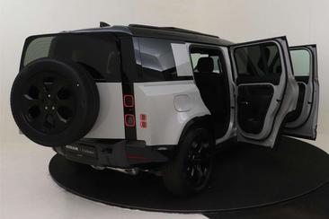Land Rover Defender 110 P300e — photo 18