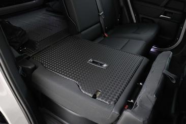 Land Rover Defender 110 P300e — photo 19