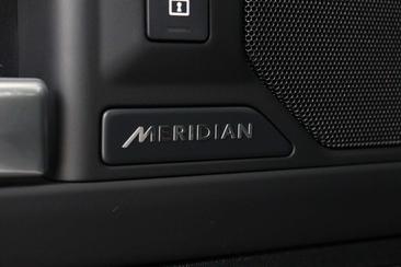 Land Rover Defender 110 P300e — photo 26