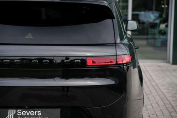 Land Rover Range Rover Sport P550e — photo 32